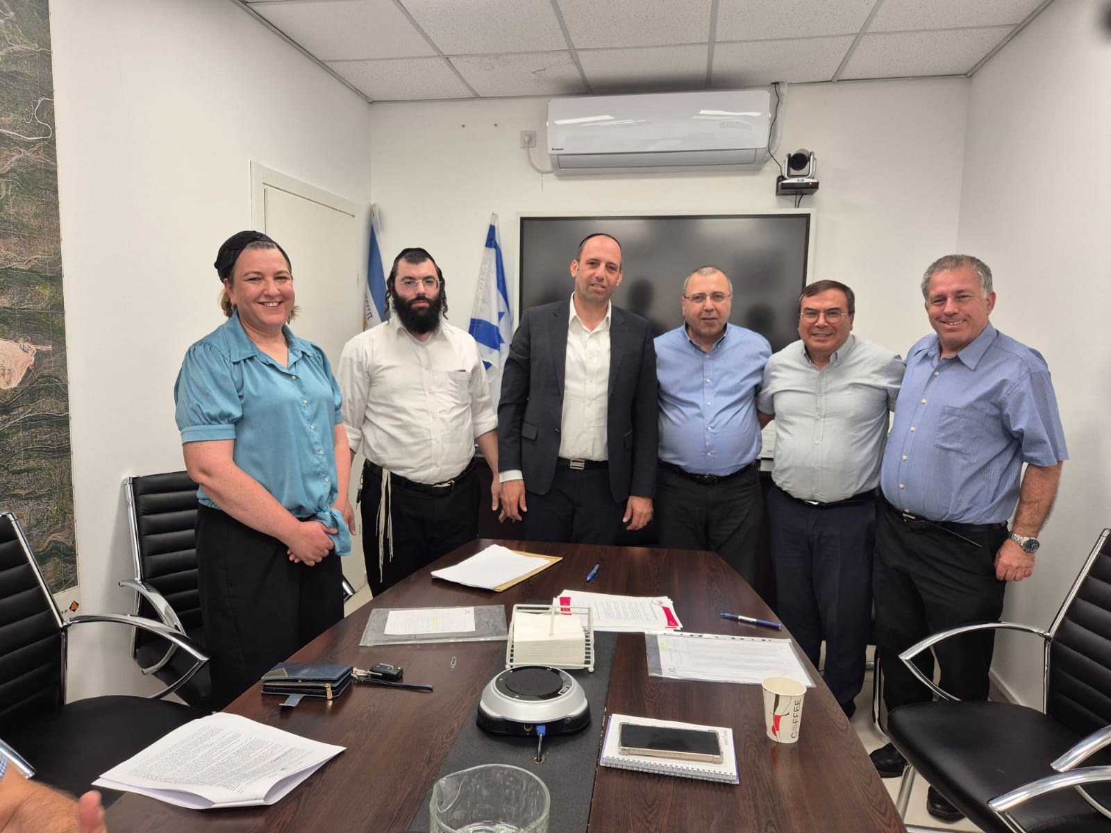 ראש עיריית בית שמש ואריה ברדוגו וצוות מזרחי טפחות